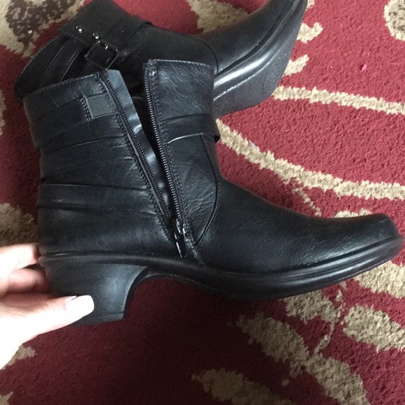 Easy street black booties - Picture 4 of 7